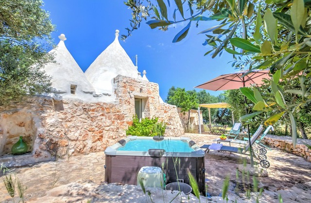 Dimora Tra Gli Ulivi With Private Jacuzzi, Ostuni, Italy