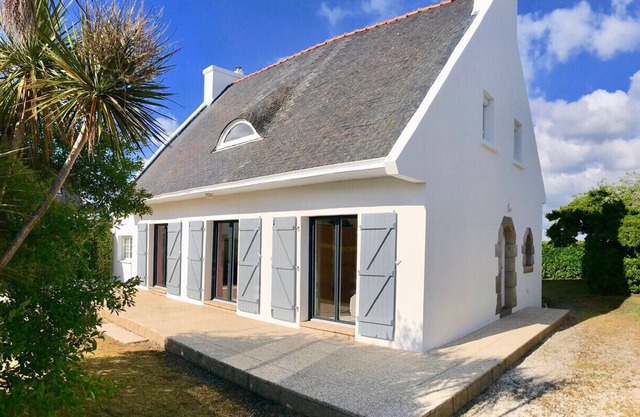 Direct access to the beach - House for 11