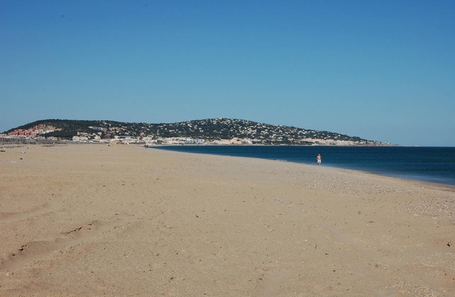 Direct access to the beach, swimming pool, 8 people, modern 5-star villa
