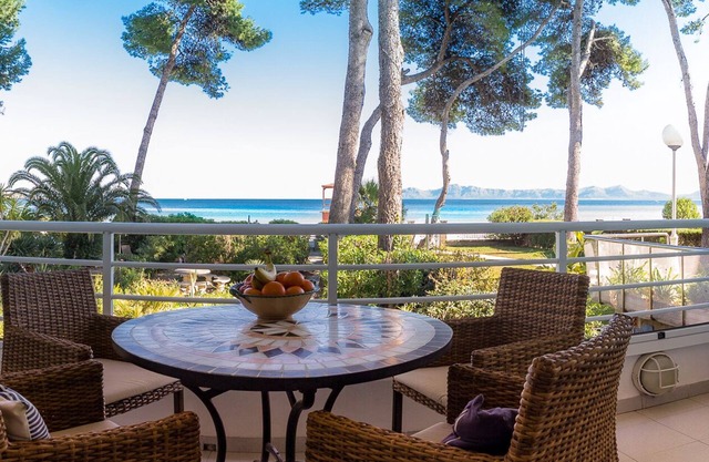 Direct beach access! Apartment for 4 people on the Bay of Alcudia