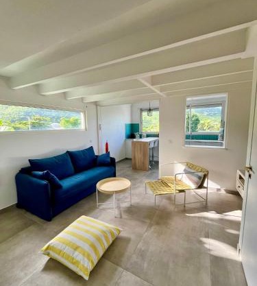 Direct Beach Access, Modern Stay with Hill View