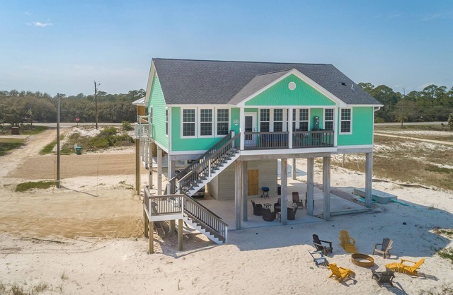 Direct Gulf Frontage - Beach House with Amazing Views, Firepit right on the white sandy beach!