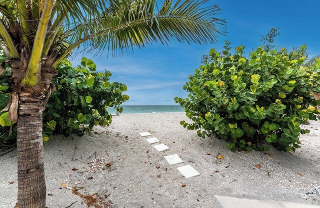 Direct Gulf Front Paradise Beach Home on Manasota Key Island