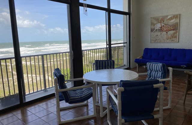 Direct Ocean Front Condo in Cocoa Beach 3rd Floor-Heated Pool
