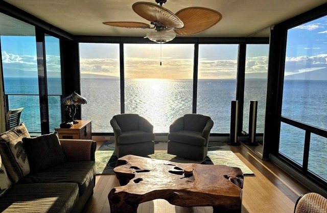 Direct Oceanfront Mahana 2 King Master Corner Unit