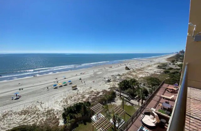 Direct oceanfront, separate bedroom, full kitchen - rates lower than last year !
