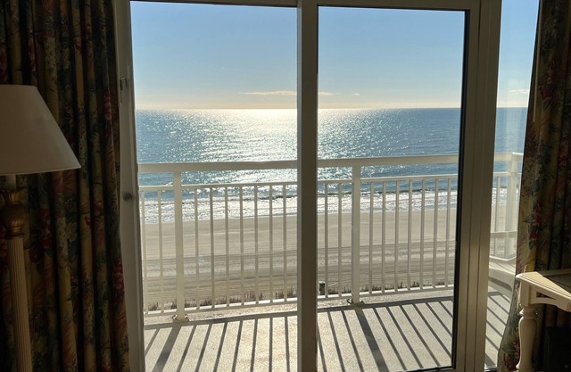 Direct Oceanfront Condo with Breathtaking Views!