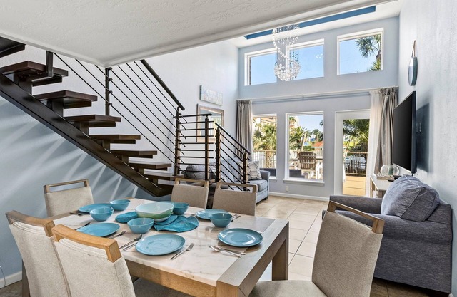 Direct Pool Access, 2 kings, Beach