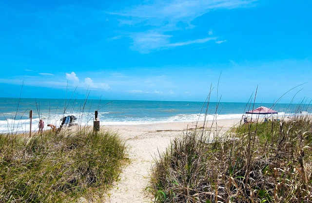 Directly across from the beach! Partial Ocean View. Sleeps 10 in beds! CLEAN