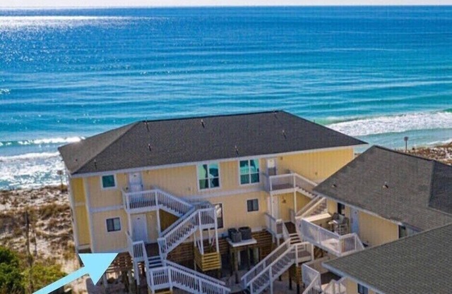 Directly on the beach!