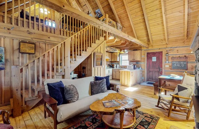 DISCOUNTED! A Blue Ridge Haven just off the BR Parkway and wineries!