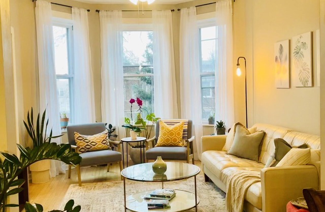 Discover and Experience the Ultimate Stay in Logan Square/Avondale's Retreat