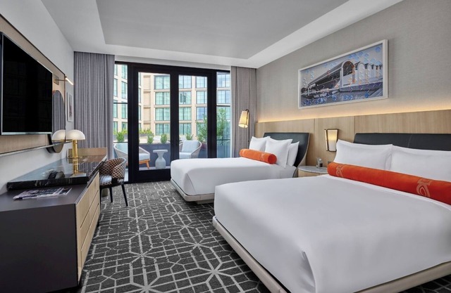 Discover Charm in Contemporary Room Near Historic Areas