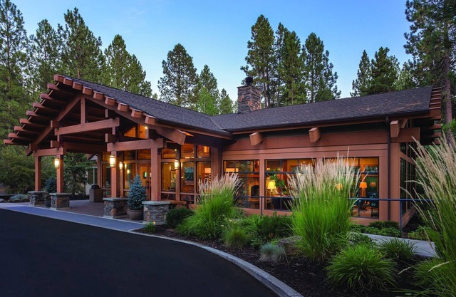 Discover impressive restaurants and breweries !