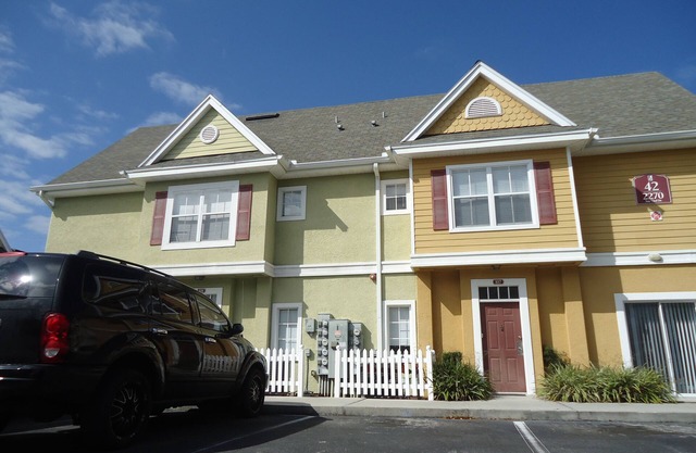 Discover Kissimmee charm, just a quick 9-minutes from vibrant Old Town