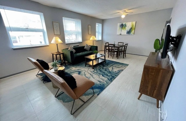 Discover Northside Chicago 2BR from Modern Apartment