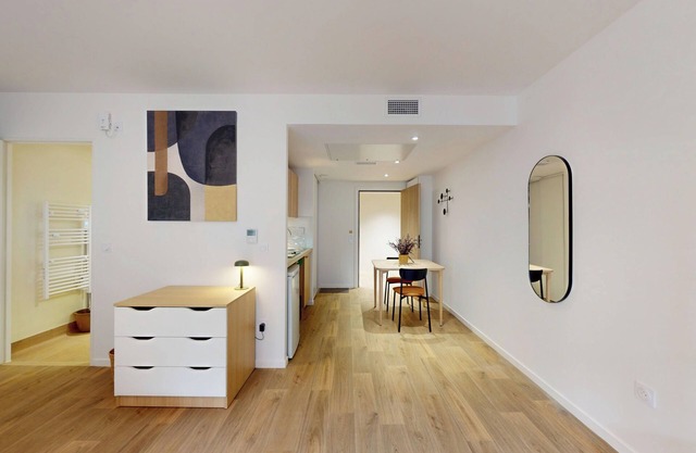 Discover Oya near Paris – private units with shared spaces.