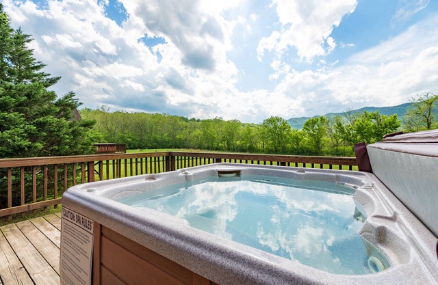 Discover Shenandoah River steps away! Cozy 2-bedroom Luray cabin.