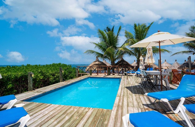 Diving Lodge Puerto Morelos Downtown - - Beachfront cabins