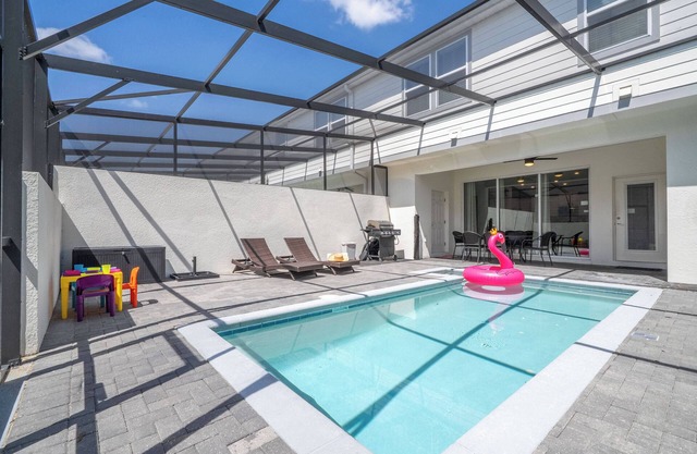DLuxx Family Getaway – Pool/Near Disney Parks 271