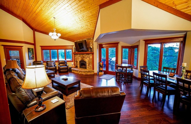 Do You Like New? Breckenridge Peak 7 - Hot Tub - Sleeps 10