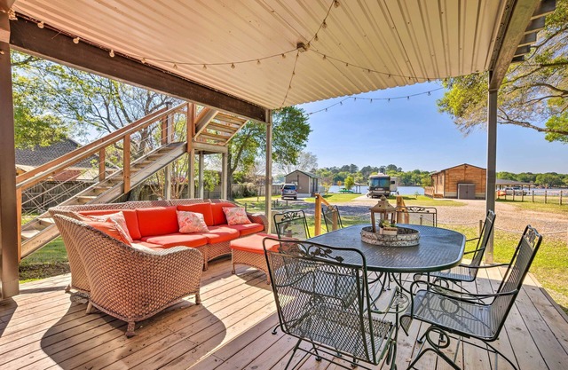 Dock Access + Rooftop Deck: Cabin on Lake Conroe