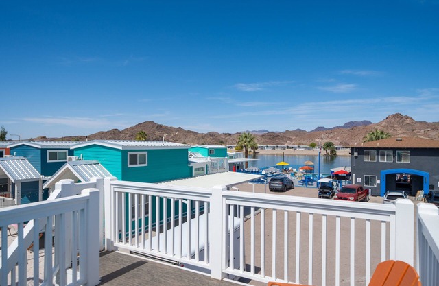 Dock Holiday, River Views at Roadrunner Resort