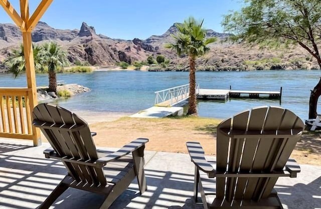 Dock Holiday! Waterfront cottage with boat ramp!