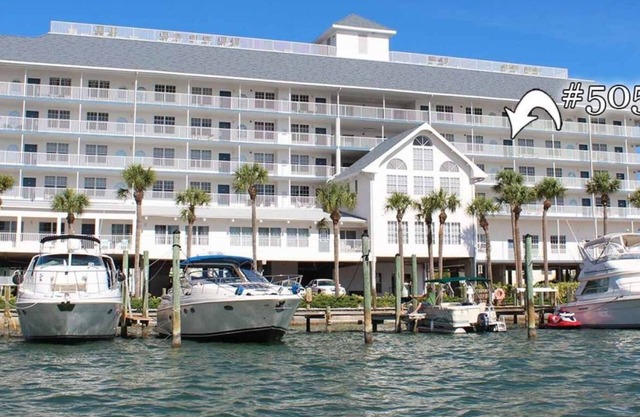 Dockside 505-2 bedroom condo with Beautiful views