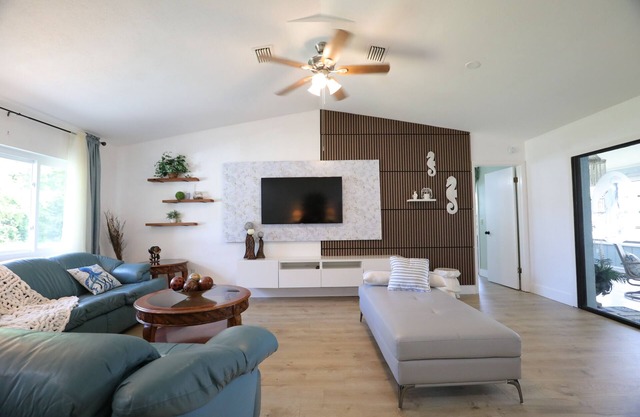 Dockside Nautical Nook - a dog friendly coastal retreat, 10 min from the beach