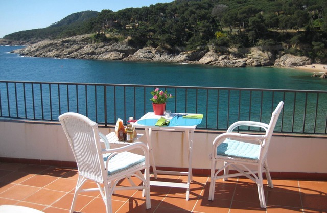 DOFI- seafront apartment-Tamariu-Costa Brava