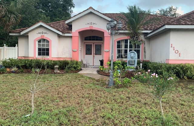 DOG FRIENDLY- 3BEDROOM- 2BATH-CREEK-SIDE HOME- BBQ-FIRE PIT-NEAR BEACH/LAKE/PARK
