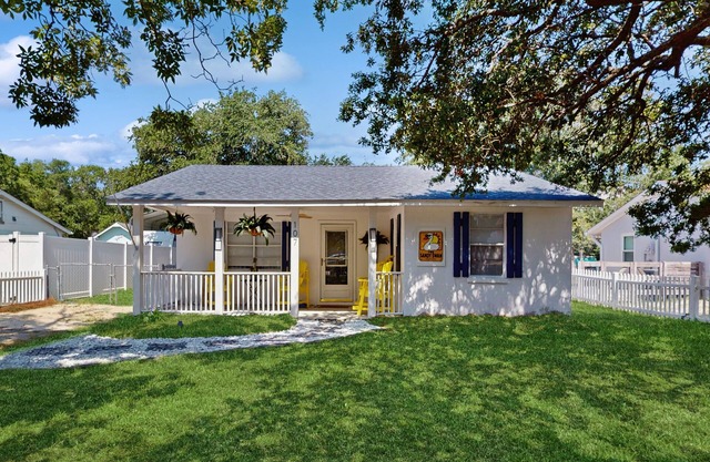 Dog-friendly coastal home with enclosed yard, private hot tub and fire-pit