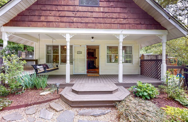 Dog-friendly farmhouse with enclosed yard, covered porch, & mountain view