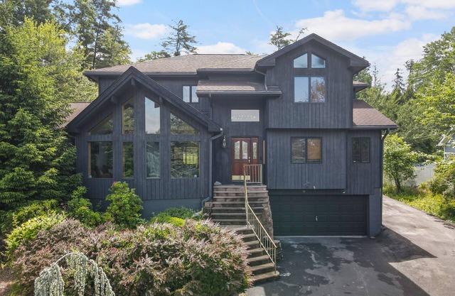 Dog-friendly home with pools, tennis, game room, pool table, firepit, fireplace