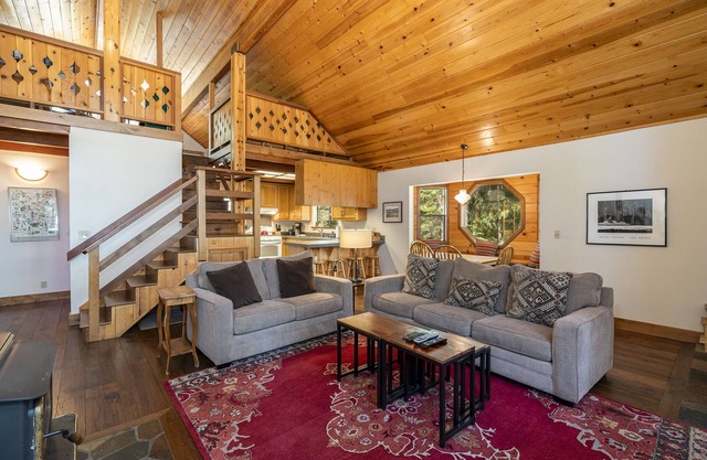 Dog Friendly Home in Tahoe Donner, Beautifully Decorated, HOA Gym and Pool Access near Skiing!