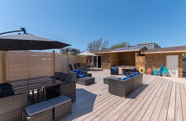 Dog-friendly home just blocks from the bay with deck & private hot tub