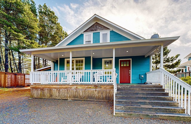 Dog-friendly in cottage, oceanfront home and cottage with high-speed WiFi