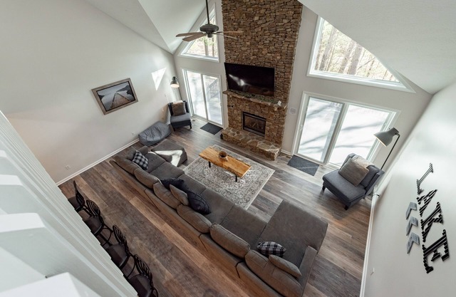 Dog Friendly Lake Access Lodge w/Dock & Hot Tub