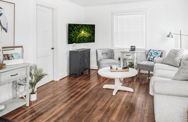 Dog Friendly/Privacy Fence Back Yrd/13mi to dwntwn Charleston