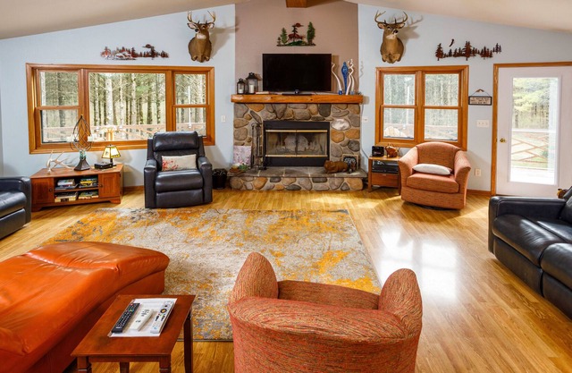 Dog-Friendly! Pine Tree Retreat