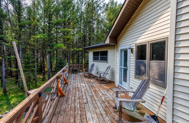 Dog-Friendly! Pine Tree Retreat