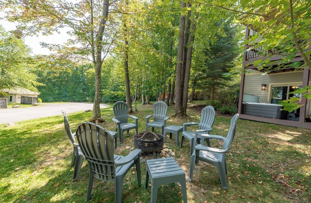 Dog Friendly Retreat Near Deep Creek w/Hot Tub!