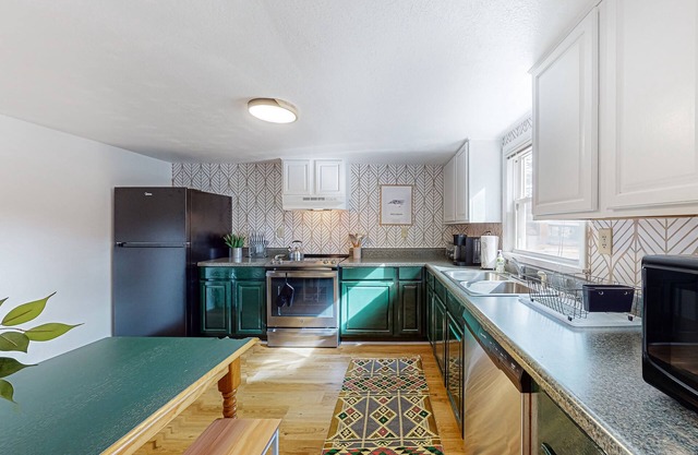 Dog-friendly woodland home near hiking, skiing, Blowing Rock & Banner Elk