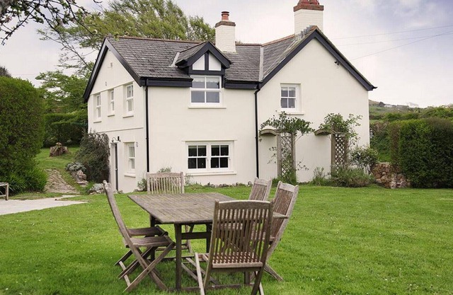Dollars Cottage - Four Bedroom House, Sleeps 7