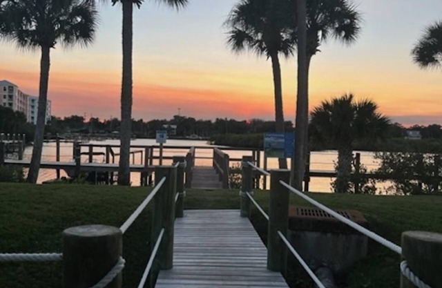Dolphin Cove Cottage -2/2 & Pet Friendly!