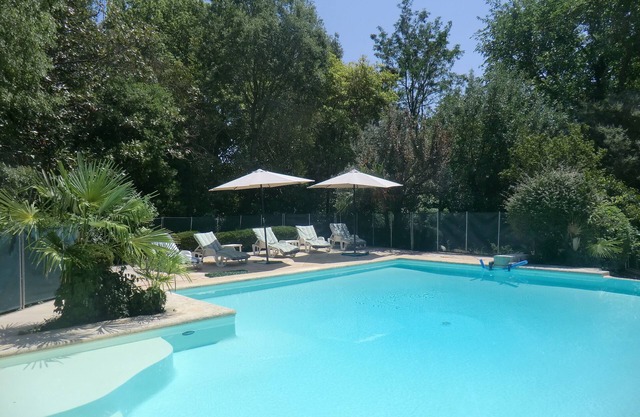 Dom St Pierre du Rebaut - House-park-exceptional pool landscaped near beaches