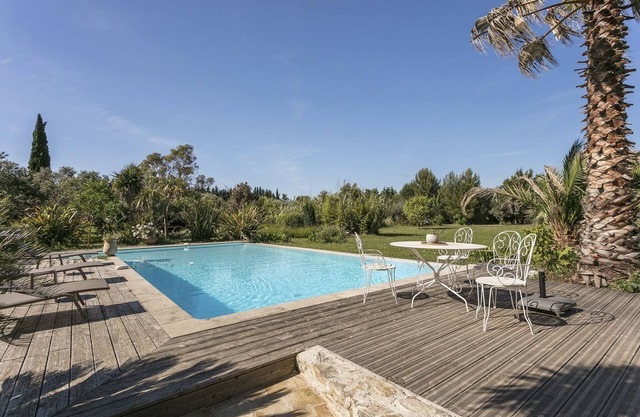 DOMAINE SESQUIER Family gîte in an exceptional Acacia farmhouse