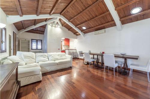 Domus Colosseum, detached house just few steps from the Colosseum