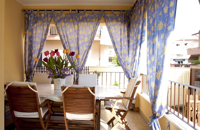 Domus Palombi - Large apartment 200 m from the station and 700 m from the sea